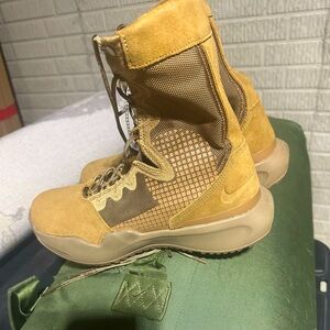 Nike SFB B1
